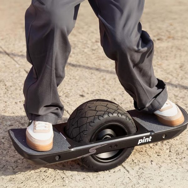 Onewheel Pint S - Lifestyle Pic Onewheel Pint S - Lifestyle Pic
