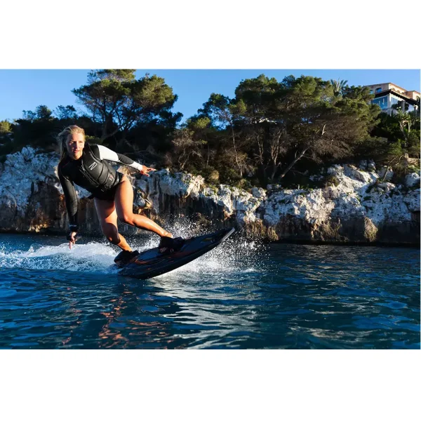 Awake Ravik ULTIMATE- Lifestyle 1 - Square Awake Ravik ULTIMATE- Lifestyle 1 - Square