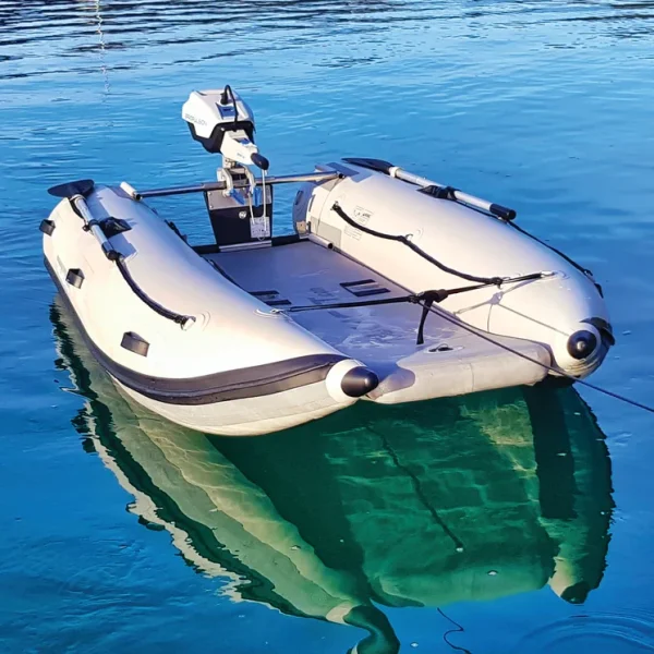 260lx category image square Takacat 260LX front view with ePropulsion Spirit eletric motor